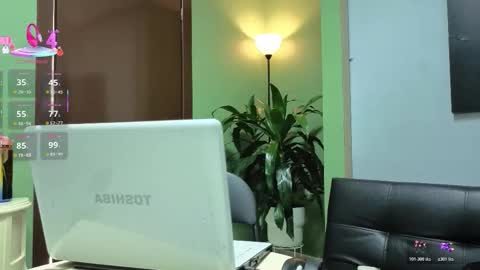 Snapshot of scarlett_moore_ chatting on 03/19/26, 04:11 Scarlett online show from 03/19/26, 04:11