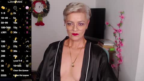 Snapshot of scarlett_paris chatting on 01/04/25, 11:59 Scarlett online show from 01/04/25, 11:59