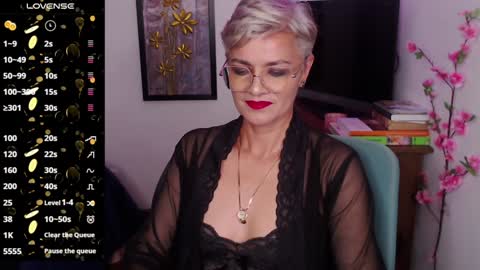 Snapshot of scarlett_paris chatting on 01/06/25, 10:58 Scarlett online show from 01/06/25, 10:58