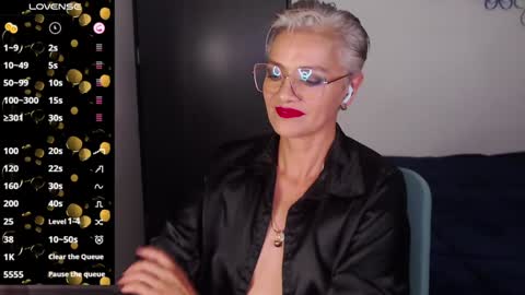 Snapshot of scarlett_paris chatting on 01/10/25, 11:29 Scarlett online show from 01/10/25, 11:29