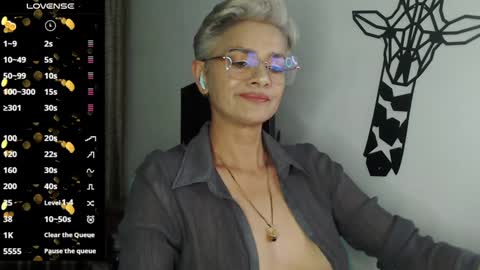 Snapshot of scarlett_paris chatting on 01/14/25, 11:48 Scarlett online show from 01/14/25, 11:48