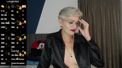 Snapshot of scarlett_paris chatting on 01/27/25, 11:43 Scarlett online show from 01/27/25, 11:43