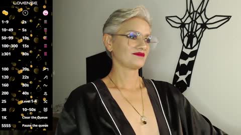 Snapshot of scarlett_paris chatting on 02/03/25, 11:15 Scarlett online show from 02/03/25, 11:15