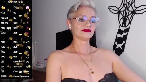 Snapshot of scarlett_paris chatting on 02/06/25, 10:43 Scarlett online show from 02/06/25, 10:43