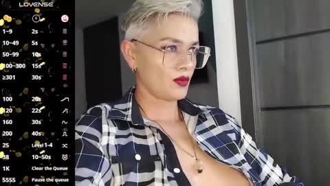 Snapshot of scarlett_paris chatting on 02/21/25, 11:21 Scarlett online show from 02/21/25, 11:21