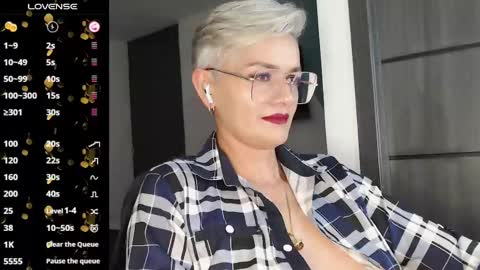 Snapshot of scarlett_paris chatting on 02/22/25, 02:28 Scarlett online show from 02/22/25, 02:28