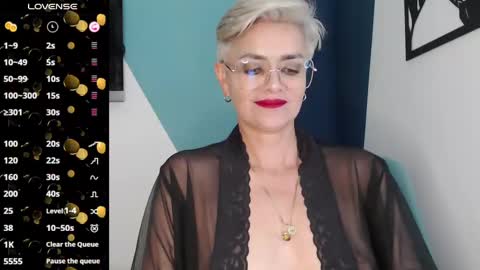 Snapshot of scarlett_paris chatting on 02/23/25, 02:18 Scarlett online show from 02/23/25, 02:18