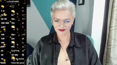 Snapshot of scarlett_paris chatting on 02/25/25, 12:03 Scarlett online show from 02/25/25, 12:03