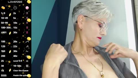 Snapshot of scarlett_paris chatting on 02/25/25, 11:44 Scarlett online show from 02/25/25, 11:44