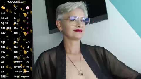 Snapshot of scarlett_paris chatting on 03/04/25, 11:43 Scarlett online show from 03/04/25, 11:43