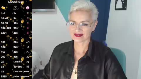 Snapshot of scarlett_paris chatting on 03/08/25, 12:33 Scarlett online show from 03/08/25, 12:33