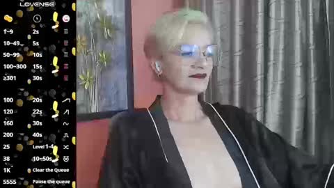 Snapshot of scarlett_paris chatting on 09/13/25, 12:10 Scarlett online show from 09/13/25, 12:10