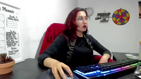 Snapshot of scarlett_sen chatting on 12/17/24, 01:27 Mistress Scarlett online show from 12/17/24, 01:27