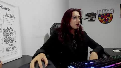 Snapshot of scarlett_sen chatting on 01/03/25, 01:36 Mistress Scarlett online show from 01/03/25, 01:36