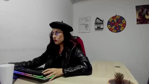 Snapshot of scarlett_sen chatting on 01/25/25, 02:36 Mistress Scarlett online show from 01/25/25, 02:36