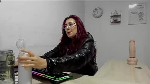 Snapshot of scarlett_sen chatting on 01/31/25, 02:28 Mistress Scarlett online show from 01/31/25, 02:28