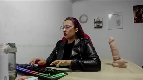 Snapshot of scarlett_sen chatting on 02/25/25, 12:24 Mistress Scarlett online show from 02/25/25, 12:24