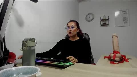 Snapshot of scarlett_sen chatting on 02/25/25, 03:38 Mistress Scarlett online show from 02/25/25, 03:38