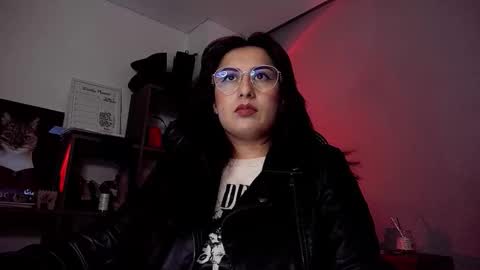 Snapshot of scarlett_sen chatting on 10/10/25, 03:00 Mistress Scarlett online show from 10/10/25, 03:00