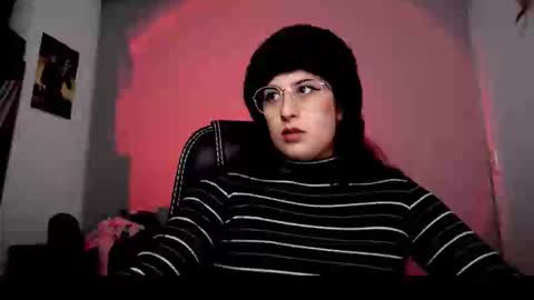 Snapshot of scarlett_sen chatting on 10/25/25, 02:13 Mistress Scarlett online show from 10/25/25, 02:13