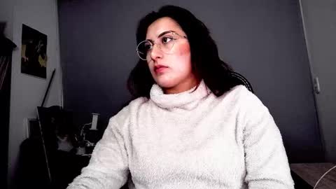 Snapshot of scarlett_sen chatting on 11/10/25, 02:49 Mistress Scarlett online show from 11/10/25, 02:49