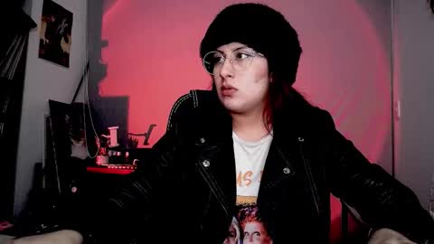 Snapshot of scarlett_sen chatting on 11/21/25, 01:10 Mistress Scarlett online show from 11/21/25, 01:10