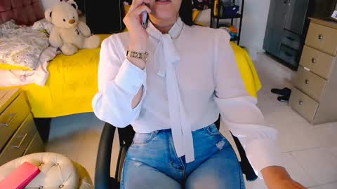 Snapshot of scarlett_sex2 chatting on 04/21/26, 05:28 scarlet online show from 04/21/26, 05:28