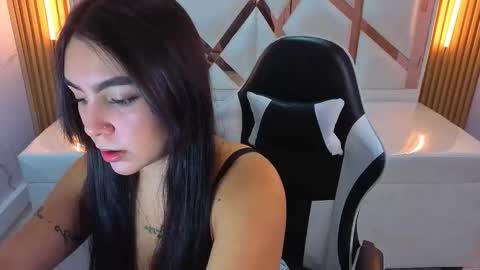 Snapshot of scarlett_smith_tp chatting on 10/01/25, 12:33 Scarlett online show from 10/01/25, 12:33