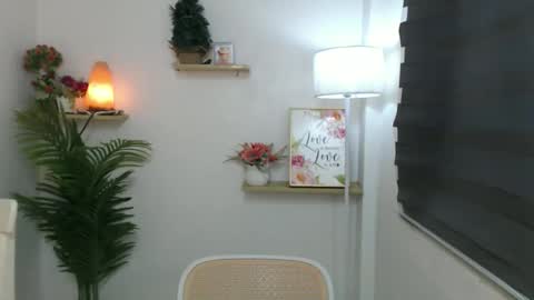    online show from 10/04/25, 04:54