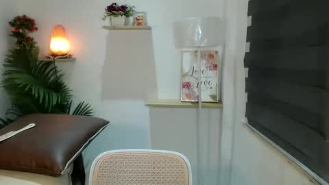 Snapshot of scarlett_sofia69 chatting on 06/08/26, 06:36 online show from 06/08/26, 06:36
