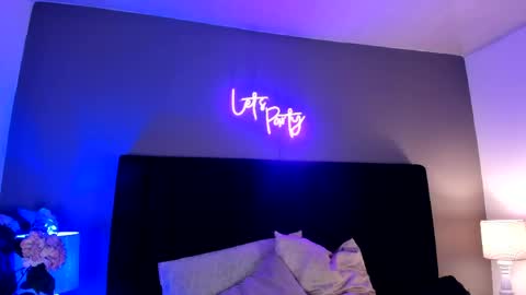 Snapshot of scarlett_soto_ chatting on 04/15/26, 04:08 Scarlett online show from 04/15/26, 04:08