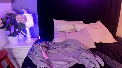 Snapshot of scarlett_soto_ chatting on 04/16/26, 04:02 Scarlett online show from 04/16/26, 04:02