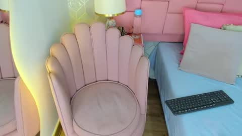 scarlett_vixen7 online show from 12/01/25, 07:08