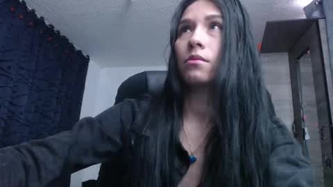 Snapshot of scarlett_vonrose chatting on 12/21/25, 07:43 Scarlett Von Rose online show from 12/21/25, 07:43