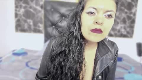 Snapshot of scarlett_w0lf chatting on 11/10/25, 03:44 Scarlett online show from 11/10/25, 03:44