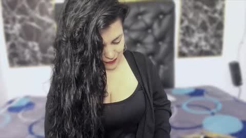 Snapshot of scarlett_w0lf chatting on 11/21/25, 02:05 Scarlett online show from 11/21/25, 02:05