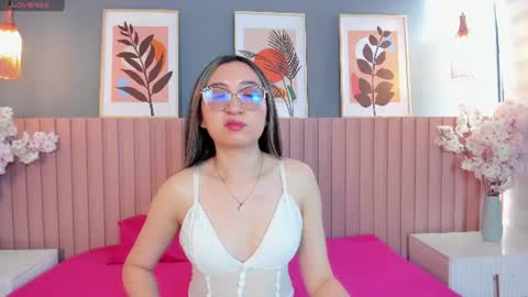 Snapshot of scarlett_white__ chatting on 06/22/26, 12:35 Scarlett online show from 06/22/26, 12:35
