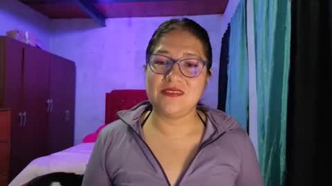 Snapshot of scarlett_widow chatting on 11/25/25, 04:12 scarlett_widow online show from 11/25/25, 04:12