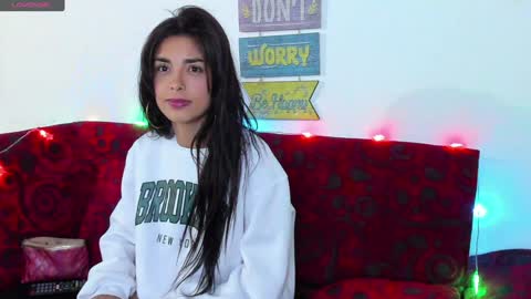 Snapshot of scarletta1215 chatting on 01/22/25, 10:07 Daniela Camacho online show from 01/22/25, 10:07