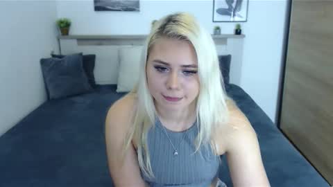 Snapshot of scarlettblue22 chatting on 11/10/25, 07:40 Hi there guys My pleasure in your hands pvt is open online show from 11/10/25, 07:40