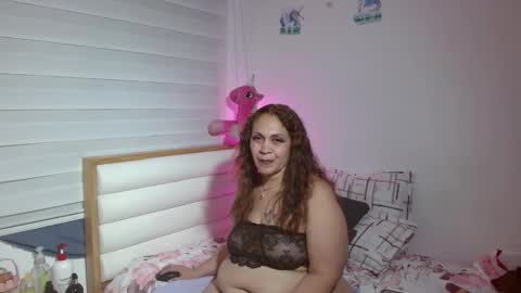 Snapshot of scarlettbooty chatting on 10/23/25, 02:22 scarlettbooty online show from 10/23/25, 02:22