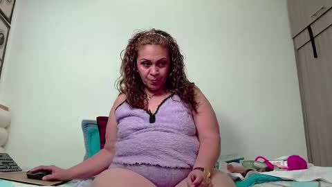 Snapshot of scarlettbooty chatting on 11/14/25, 04:11 scarlettbooty online show from 11/14/25, 04:11