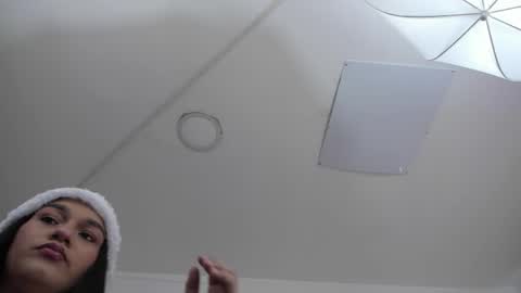 Snapshot of scarlettcan chatting on 11/27/25, 01:35 ScarlettCan online show from 11/27/25, 01:35