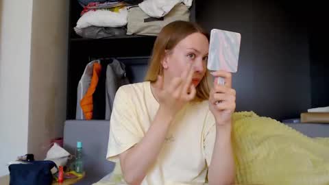 Scarlett online show from 09/17/25, 11:01