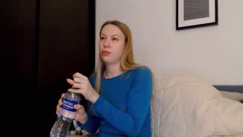 Scarlett online show from 11/17/25, 03:29