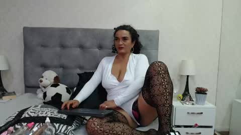 Snapshot of scarlettgreen_ chatting on 05/27/26, 10:23 Scartt online show from 05/27/26, 10:23