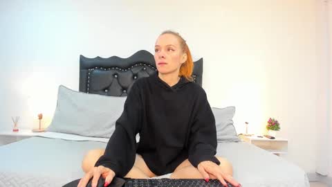 Snapshot of scarlettmilf_cg chatting on 12/21/24, 12:38 Scarlett online show from 12/21/24, 12:38