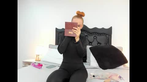 Snapshot of scarlettmilf_cg chatting on 02/12/25, 12:22 Scarlett online show from 02/12/25, 12:22