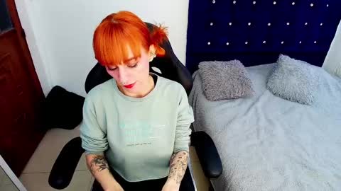 Snapshot of scarlettmilf_cg chatting on 09/15/25, 01:11 Scarlett online show from 09/15/25, 01:11