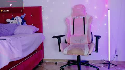 Snapshot of scarlettqueen56 chatting on 11/19/25, 05:29 chloe online show from 11/19/25, 05:29